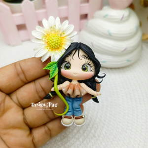 Niña con margarita